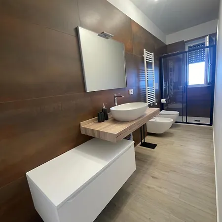 La Titina Sangi Nyaraló *