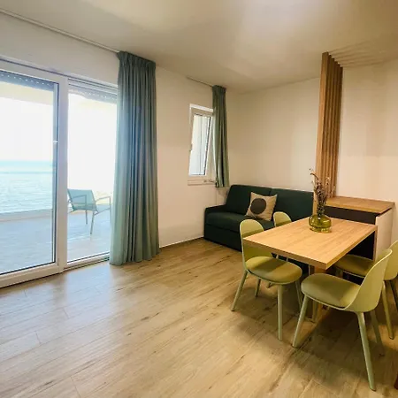 La Titina Sangi Nyaraló